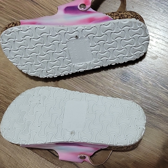 Sandals - Picture 2 of 4